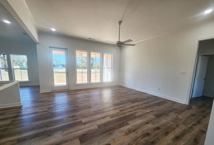 Property Photo:  194 Thistledown Drive  GA 31763 