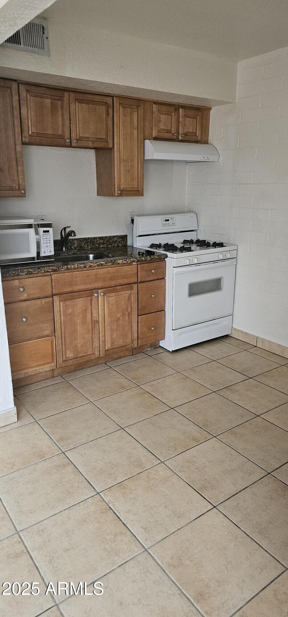 Property Photo:  581 S California Street Apt 1  AZ 85225 