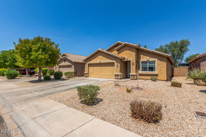 Property Photo: 4984 E Silverbell Road AZ 85143