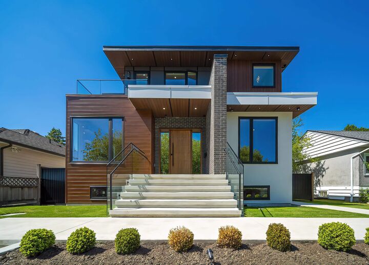 Property Photo: 827 Chestnut Street BC V3L 4N3
