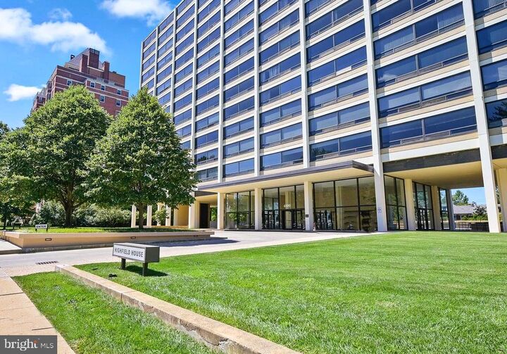 Property Photo:  4000 N Charles Street 1501  MD 21218 