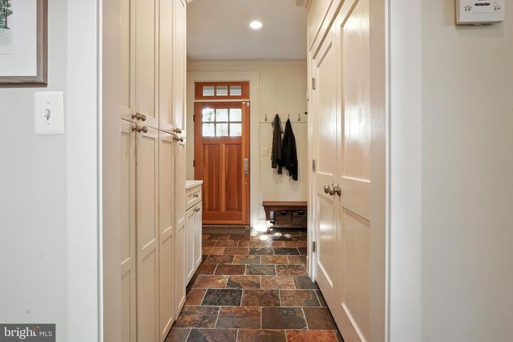Property Photo: 416 E Alexandria Avenue VA 22301