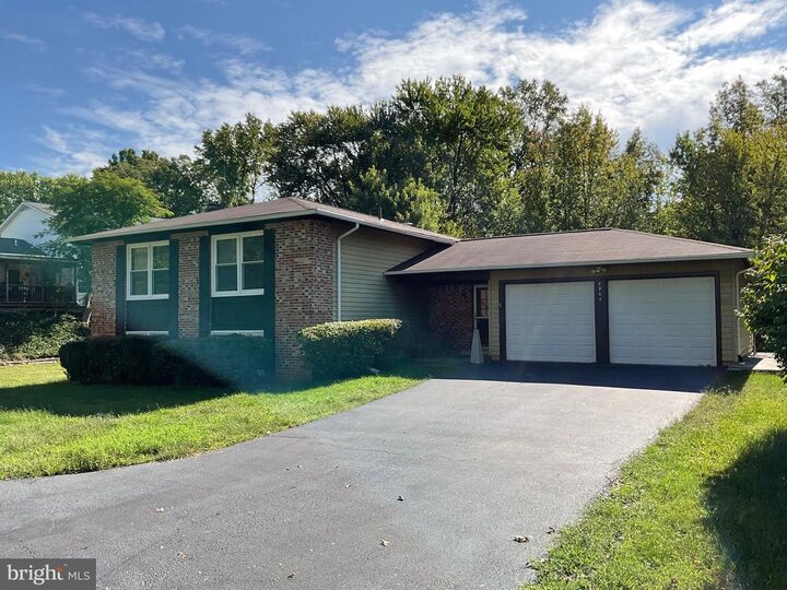 Property Photo:  8904 Grass Valley Court  VA 22153 
