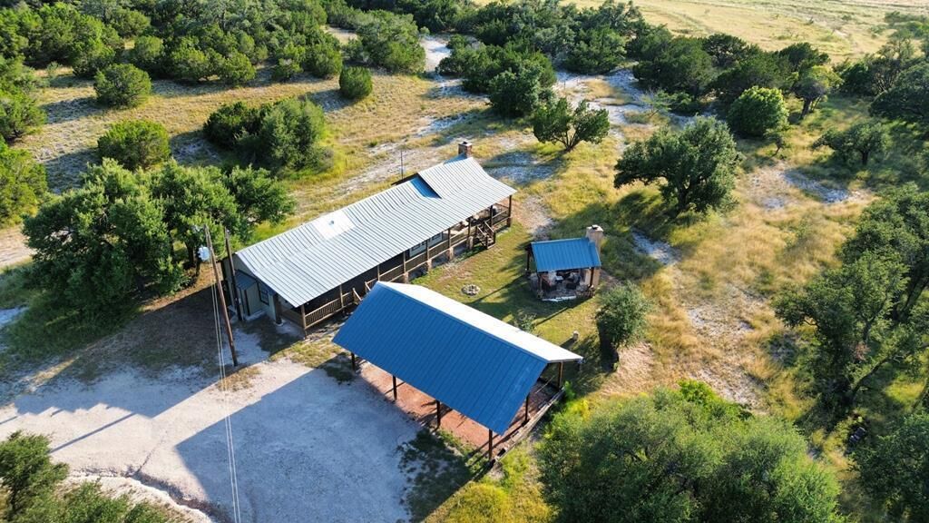 Property Photo: 434 Gold-Schaefer Rd TX 78624