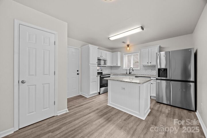 Property Photo: 10609 Spring Rain Court NC 28278