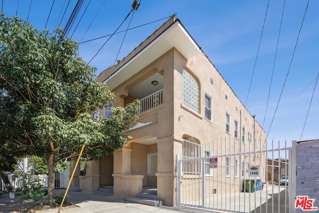 Property Photo:  1464 1/2 W 35th Pl  CA 90018 