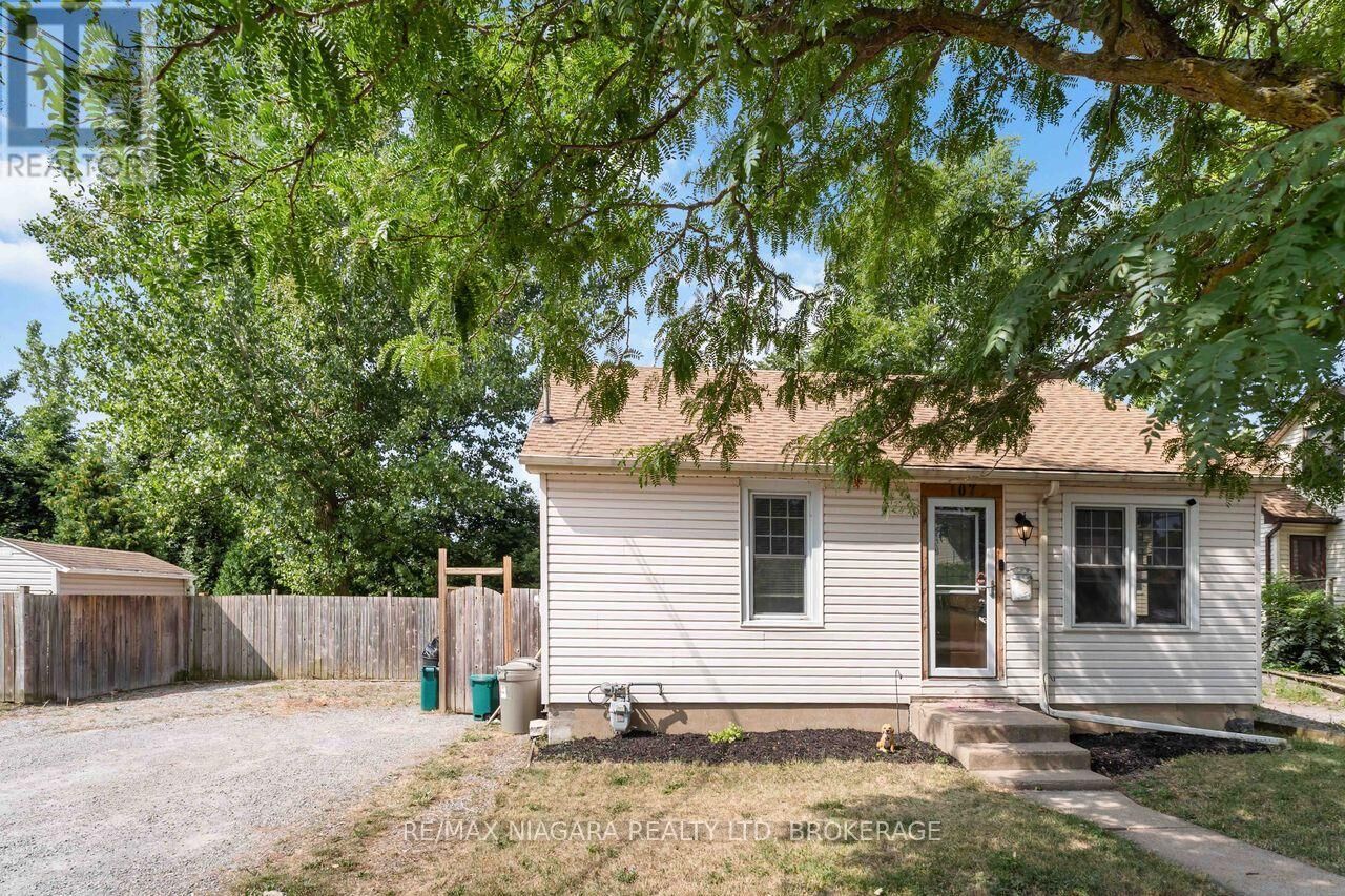 Property Photo:  107 Oakdale Avenue  ON L2P 2L3 