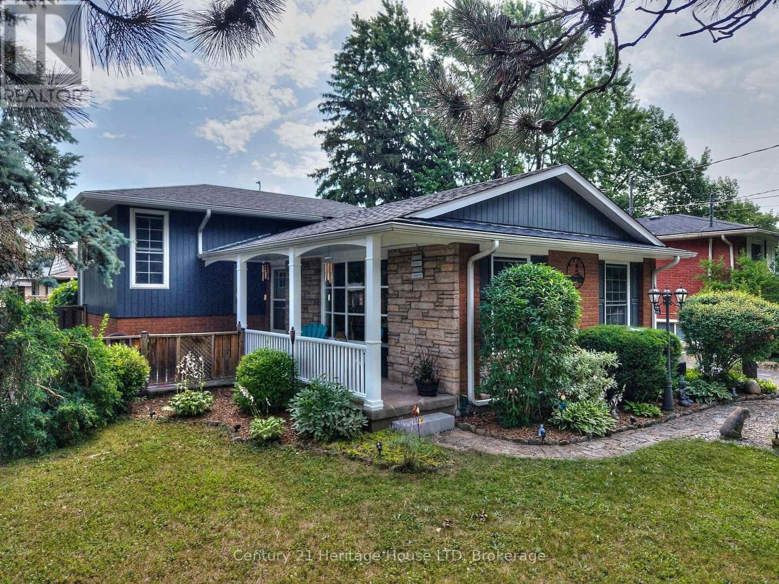 Photo de la propriété: 30 Cartier Drive ON L2M 2E7