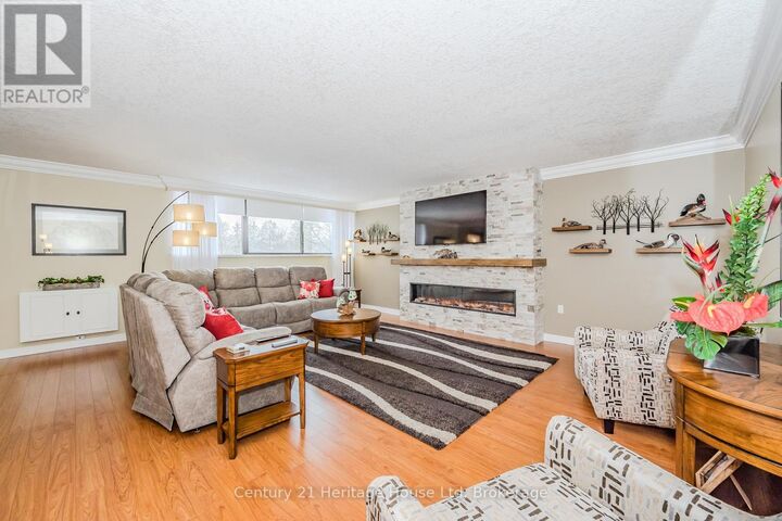 Photo de la propriété: 93 Westwood Road 306 ON N1H 7J7