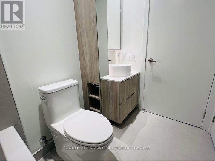 Property Photo:  28 Ann Street 1710  ON L5G 0E1 