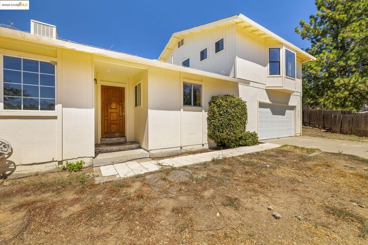Property Photo:  10582 Suzanne Ct  CA 95327 