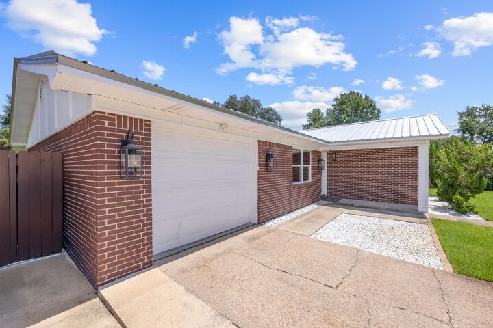 Property Photo:  308 Spring Lane  FL 32541 