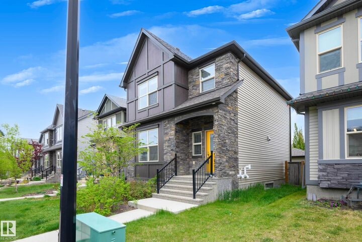 Property Photo:  30 Greenbury Manor  AB T7X 0M1 