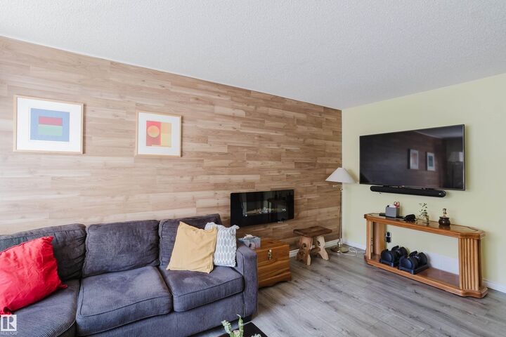 Property Photo:  10909 106 Street NW 20  AB T5H 4M7 