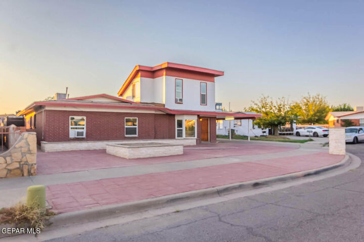 Property Photo: 505 Araquia Way TX 79907