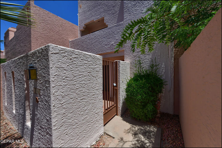 Property Photo:  710 N. Resler D  TX 79912 