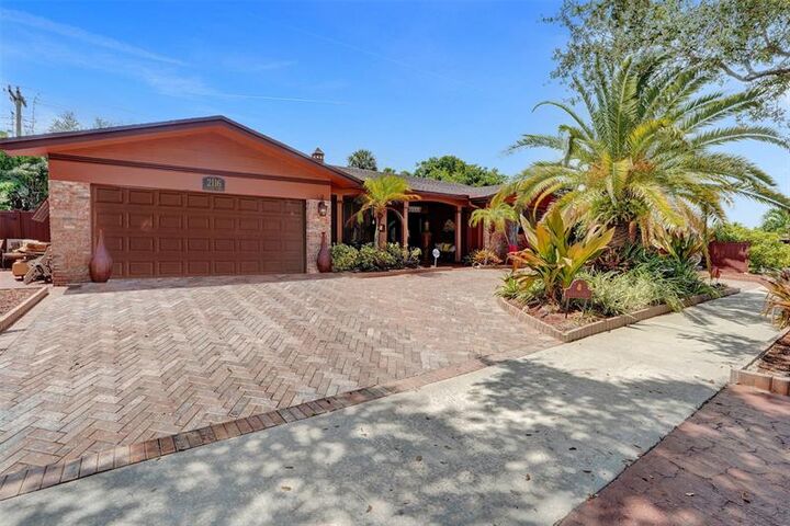 Property Photo:  2116 NE 62nd St  FL 33308 