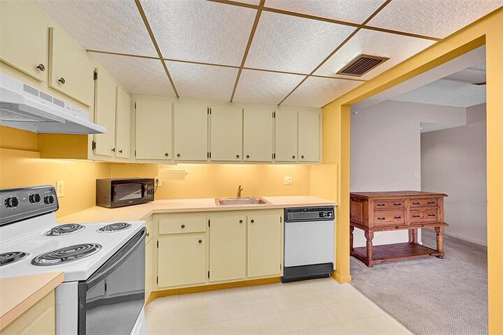 Property Photo: 1901 Bermuda Cir F2 FL 33066