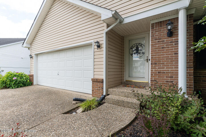 Property Photo:  10910 Aspenview Ct  KY 40299 