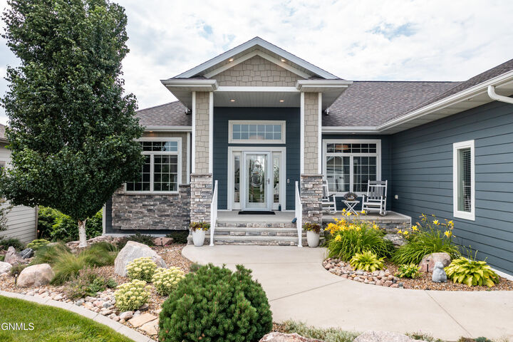 Property Photo:  1013 Limited Lane  ND 58503 