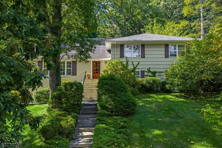 1153 Ridge Dr  Mountainside Boro NJ 07092 photo