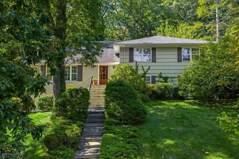 Property Photo:  1153 Ridge Dr  NJ 07092 