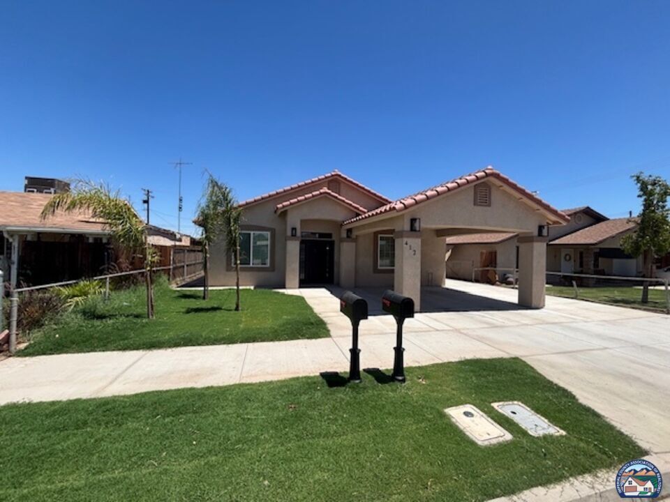Property Photo: 412 S E St 101 CA 92251