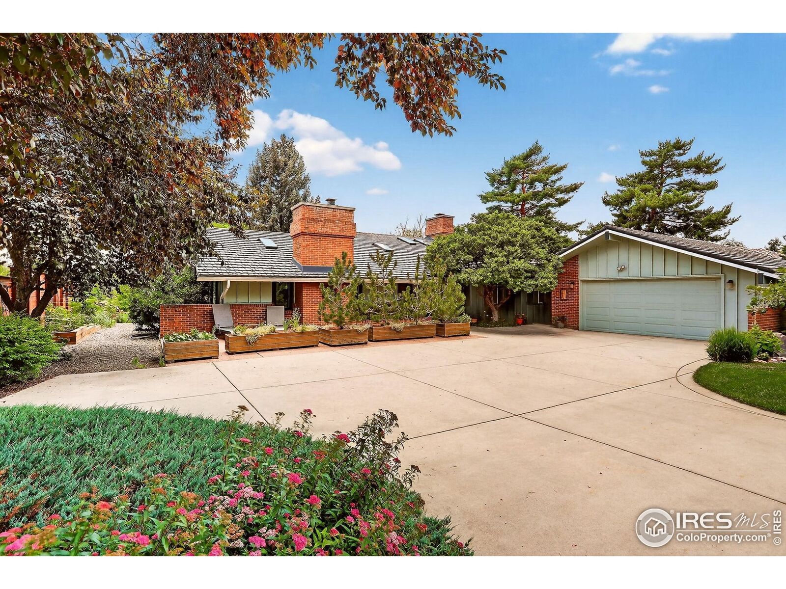 Property Photo:  6972 Roaring Fork Trl  CO 80301 