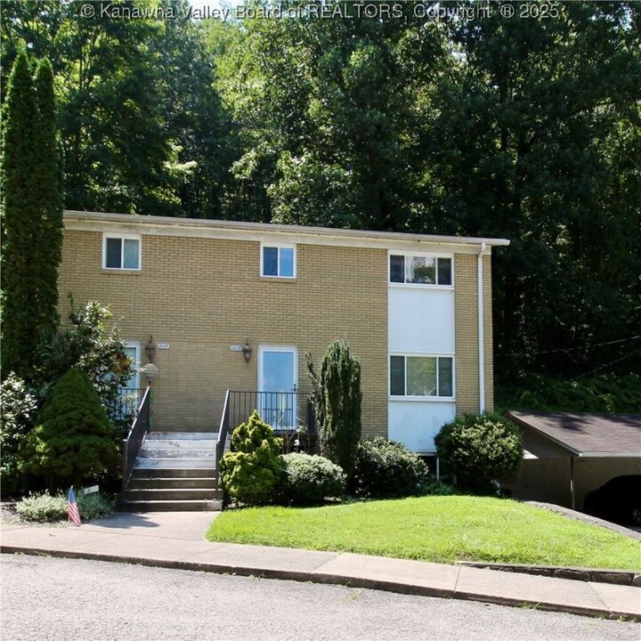 1808 Roundhill Road  Charleston WV 25314 photo