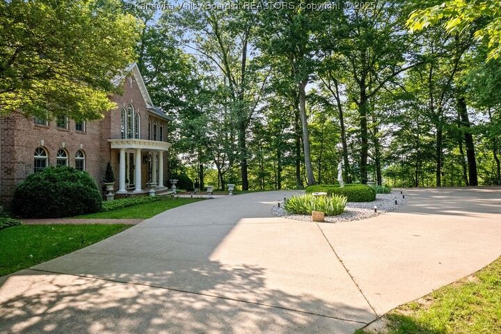 Property Photo:  203 Quarry Ridge East Road  WV 25304 