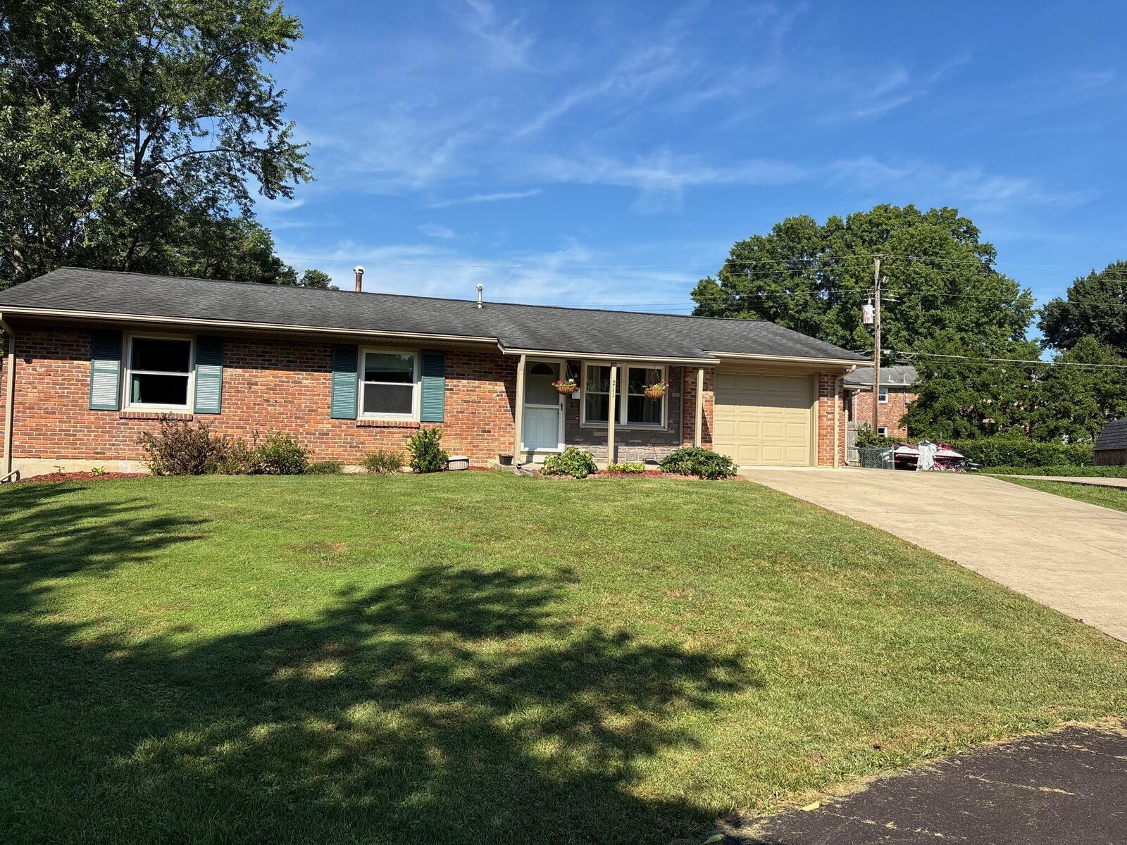 Property Photo:  211 Knollwood Place  KY 40601 
