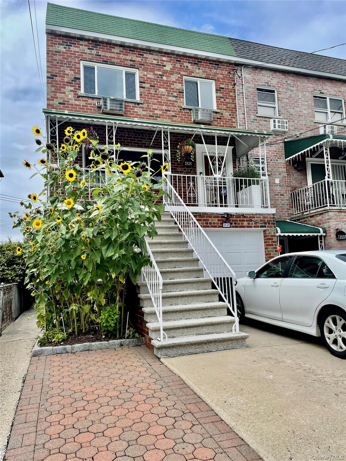 Property Photo:  2525 Hone Avenue  NY 10469 