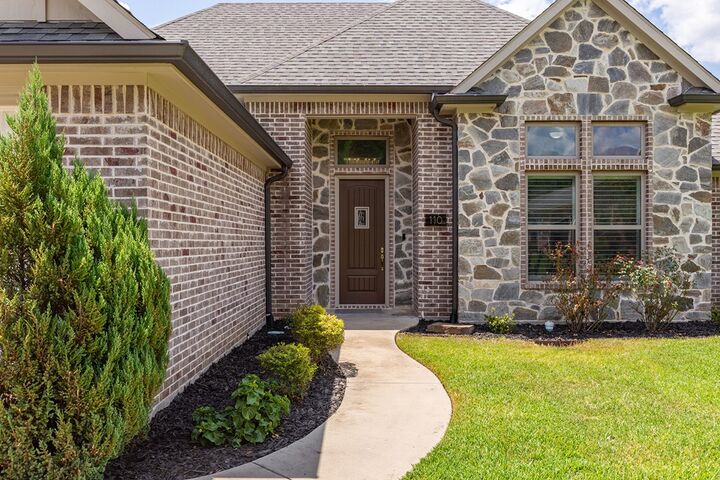 Property Photo:  110 Copperwood Loop  TX 75901 