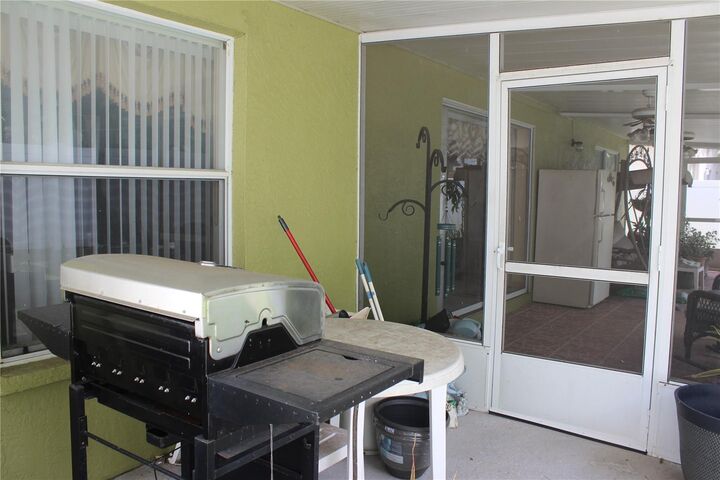 Property Photo: 1213 Sweet Gum Drive FL 33511