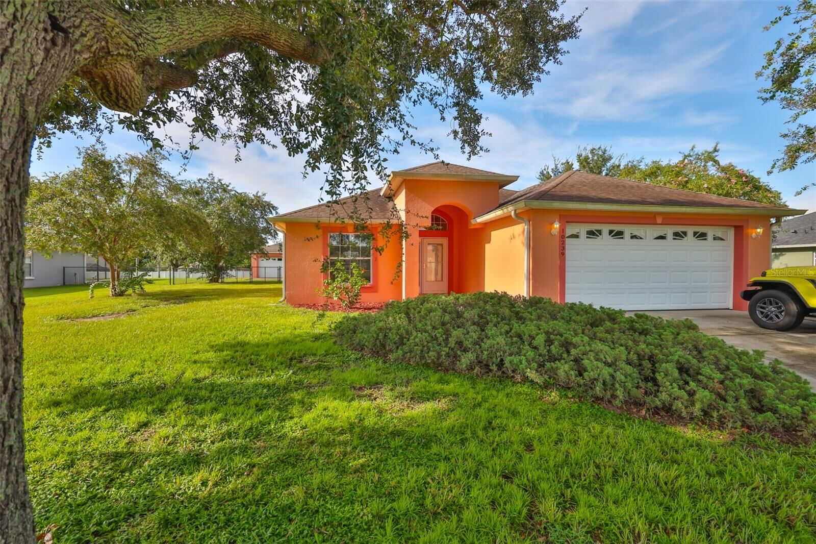 Property Photo:  10239 Dusty Hill Loop  FL 33525 