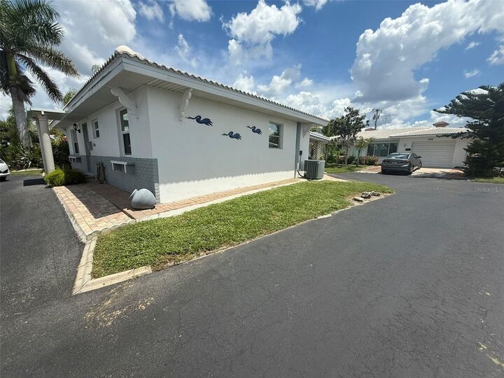 Property Photo: 8571 Pickwick Road FL 34287