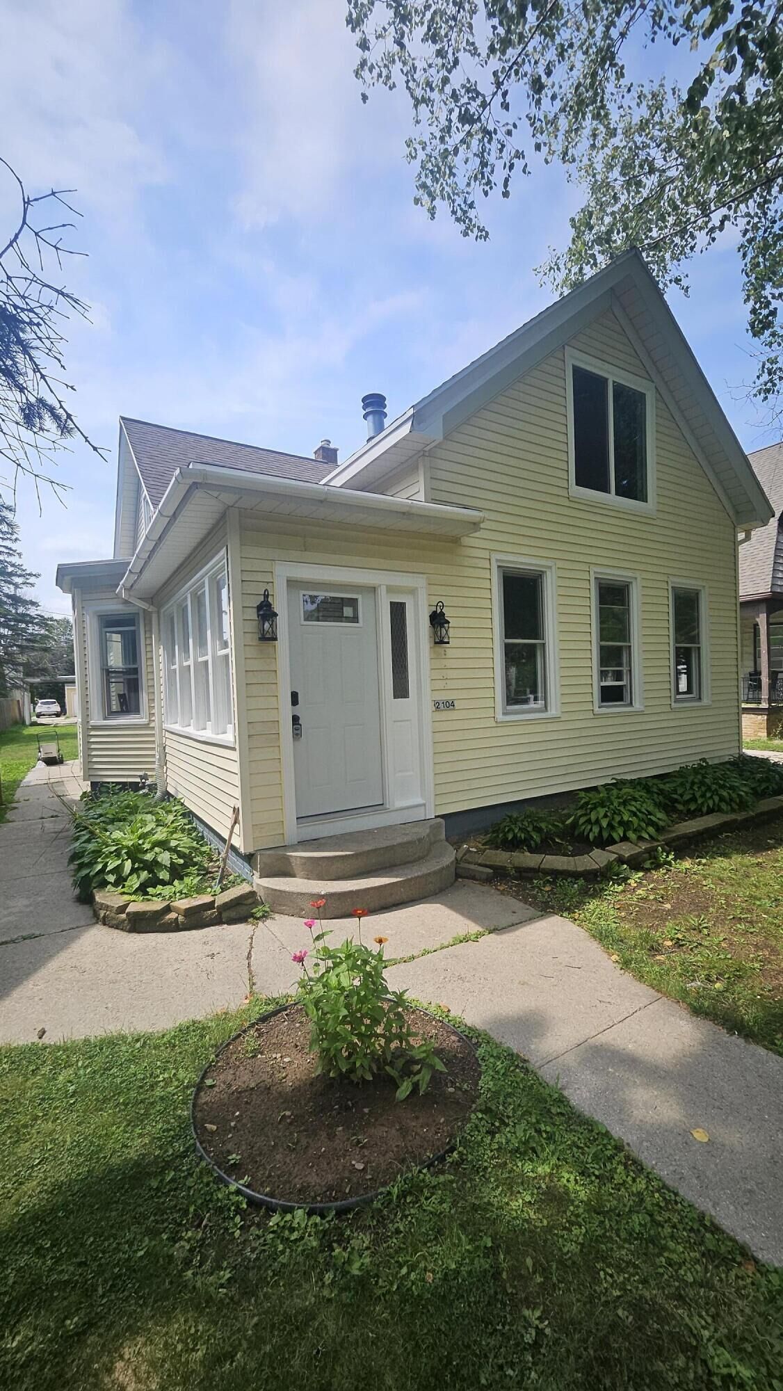 Property Photo: 2104 N 10th St WI 53081