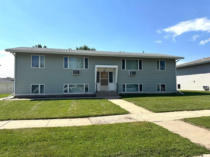 Property Photo: 2009 5th St NW ND 58703