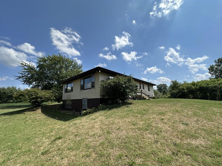 Property Photo:  2431 E Britian Ave  MI 49022 