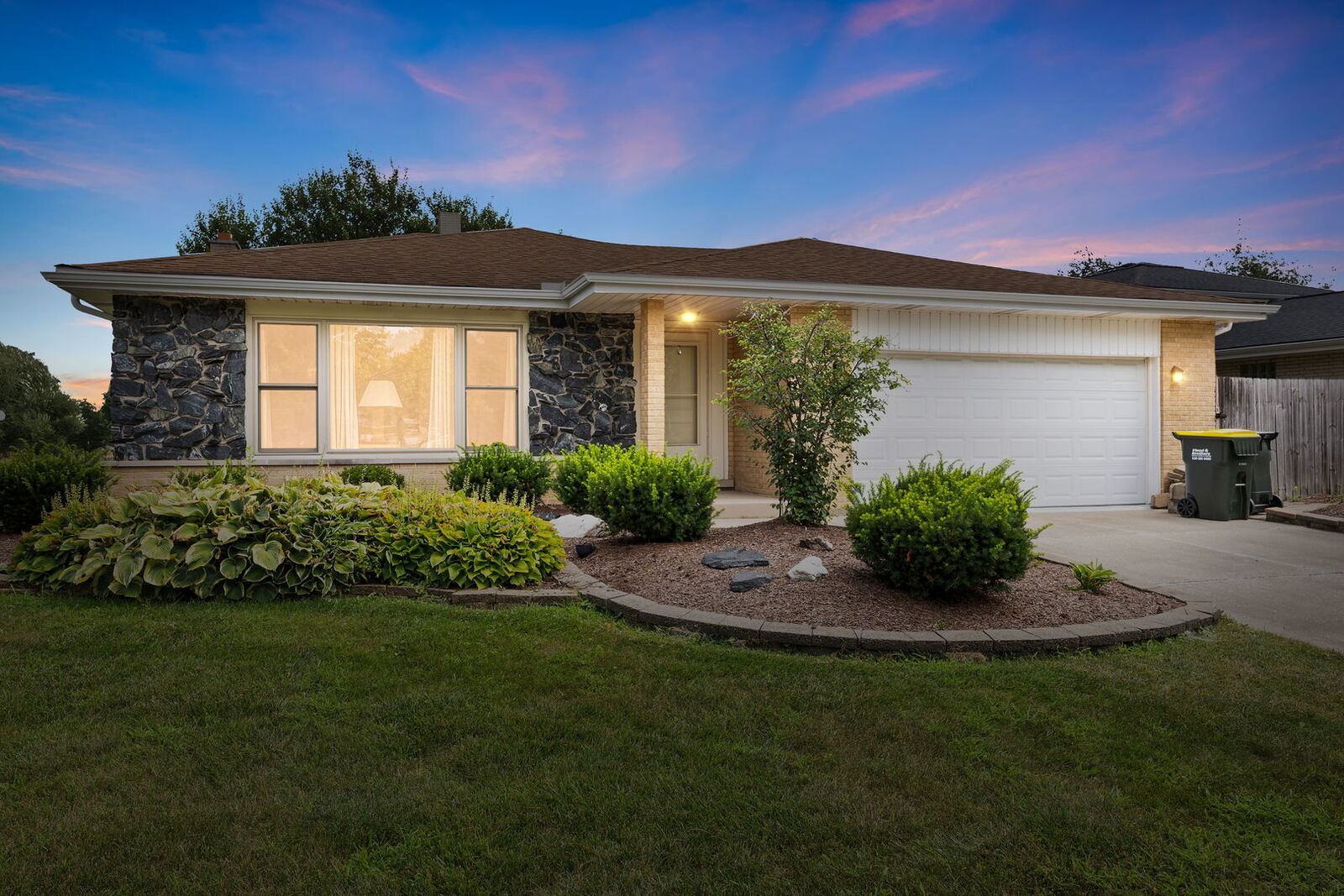 Property Photo:  1409 S William Street  IL 60559 