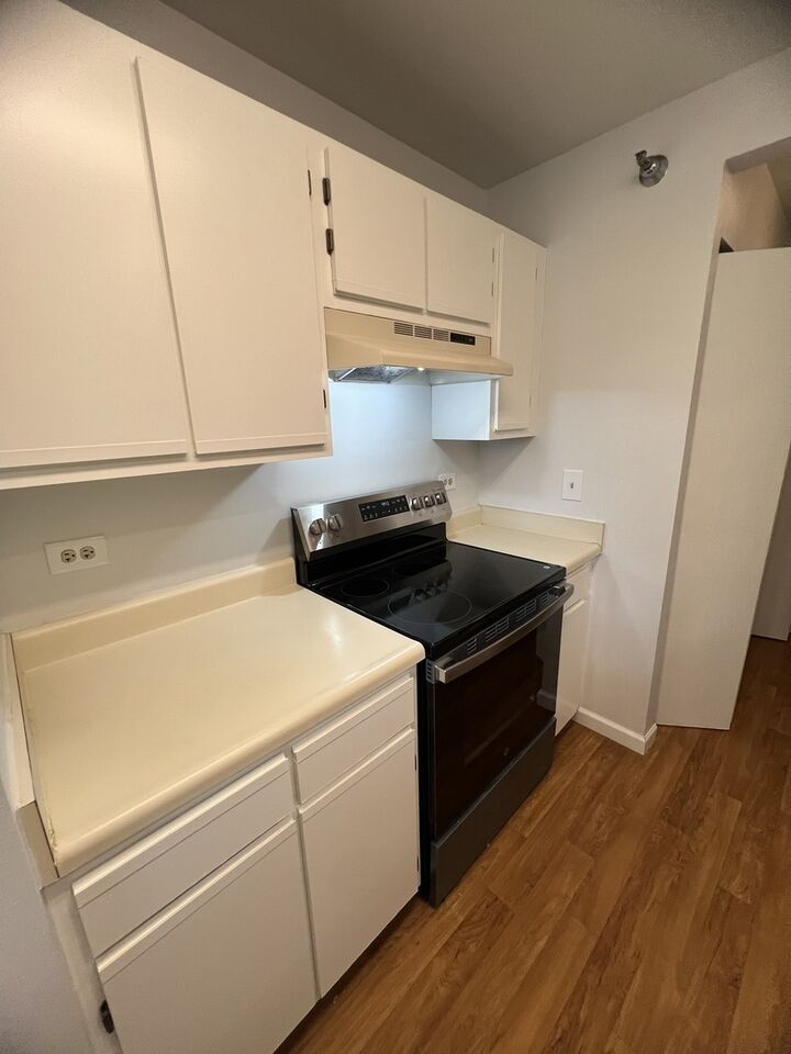 Property Photo:  125 Glengarry Drive 8-301  IL 60108 