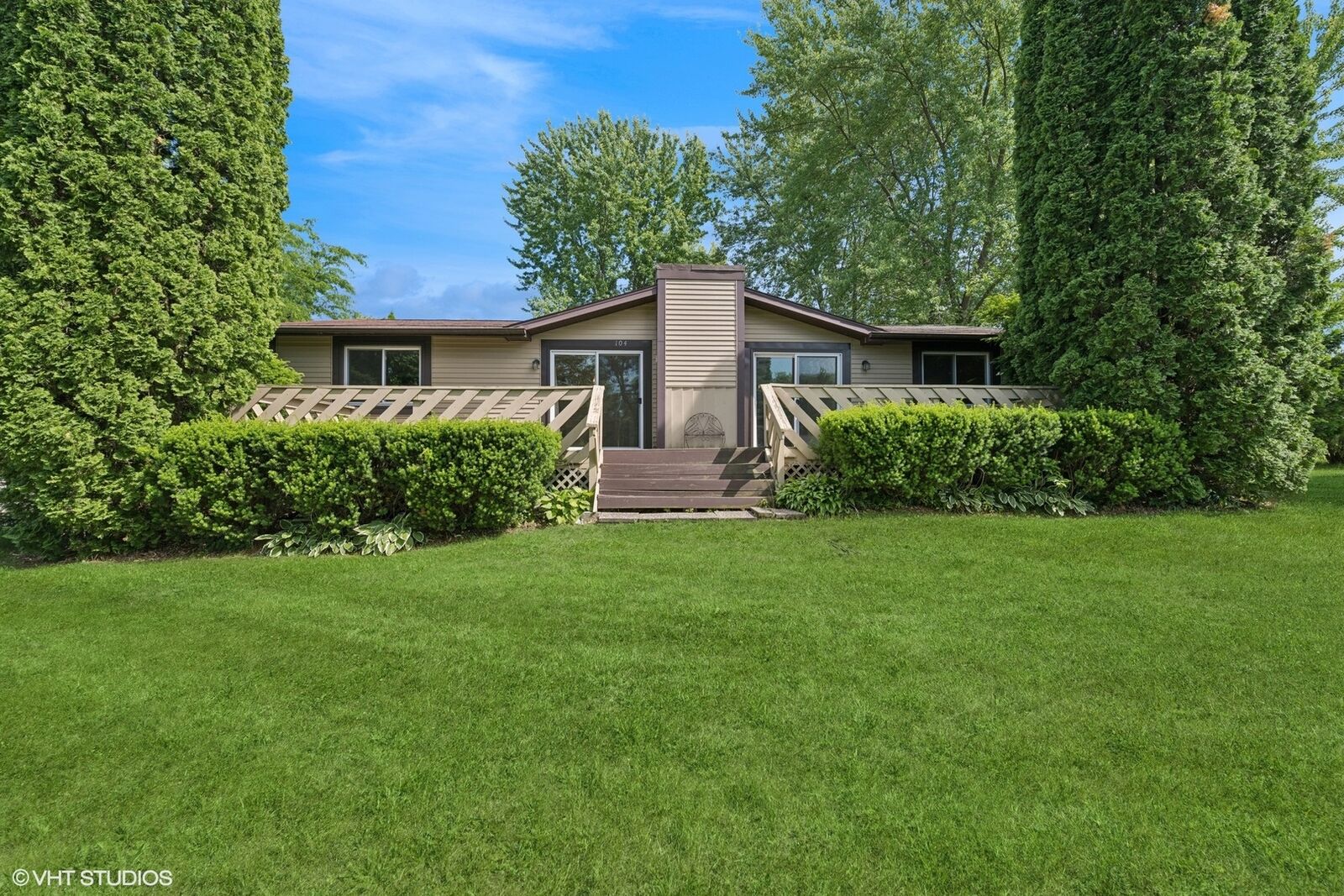 Property Photo:  104 Hastings Way SW  IL 61065 