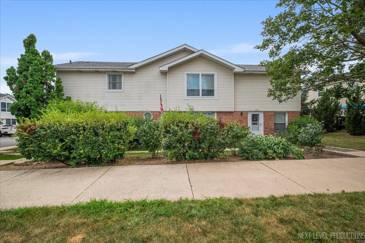 Property Photo: 306 Peppertree Lane IL 60504