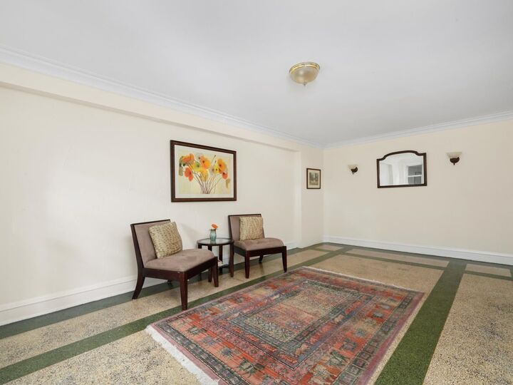 Property Photo:  6807 N Lakewood Avenue 2S  IL 60626 