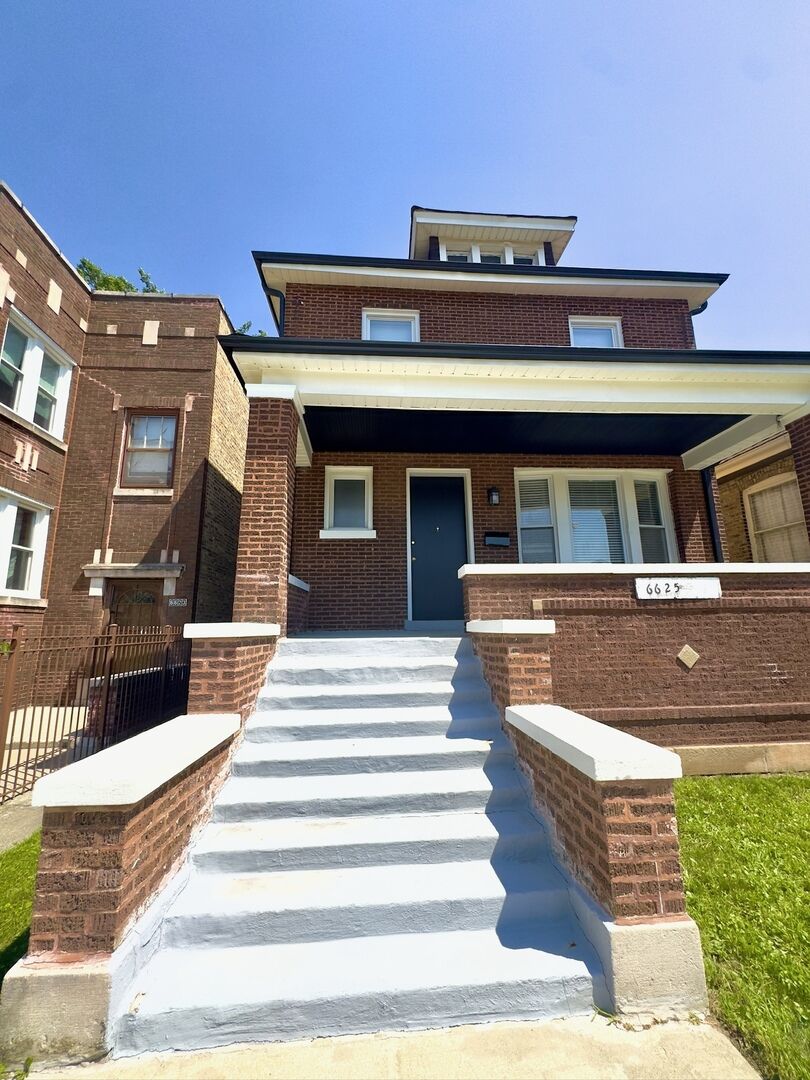Property Photo:  