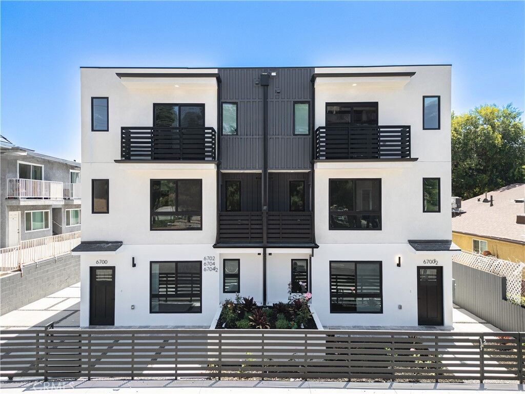 Property Photo:  6700 Kester Avenue 2  CA 91405 