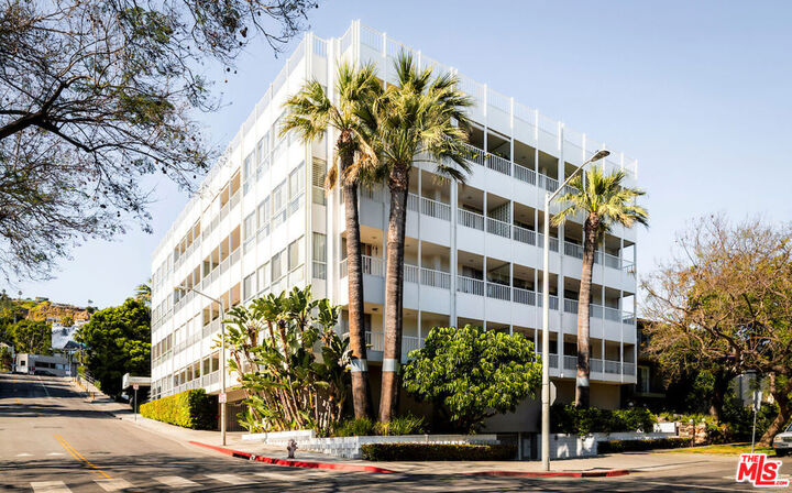 Property Photo:  1400 N Sweetzer Avenue 106  CA 90069 