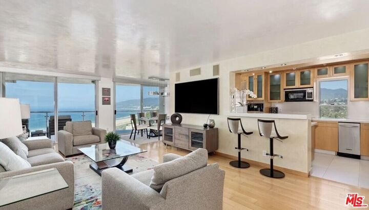 201 Ocean Avenue 609P  Santa Monica CA 90402 photo