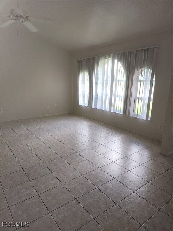 Property Photo:  554 Empire Avenue S  FL 33974 