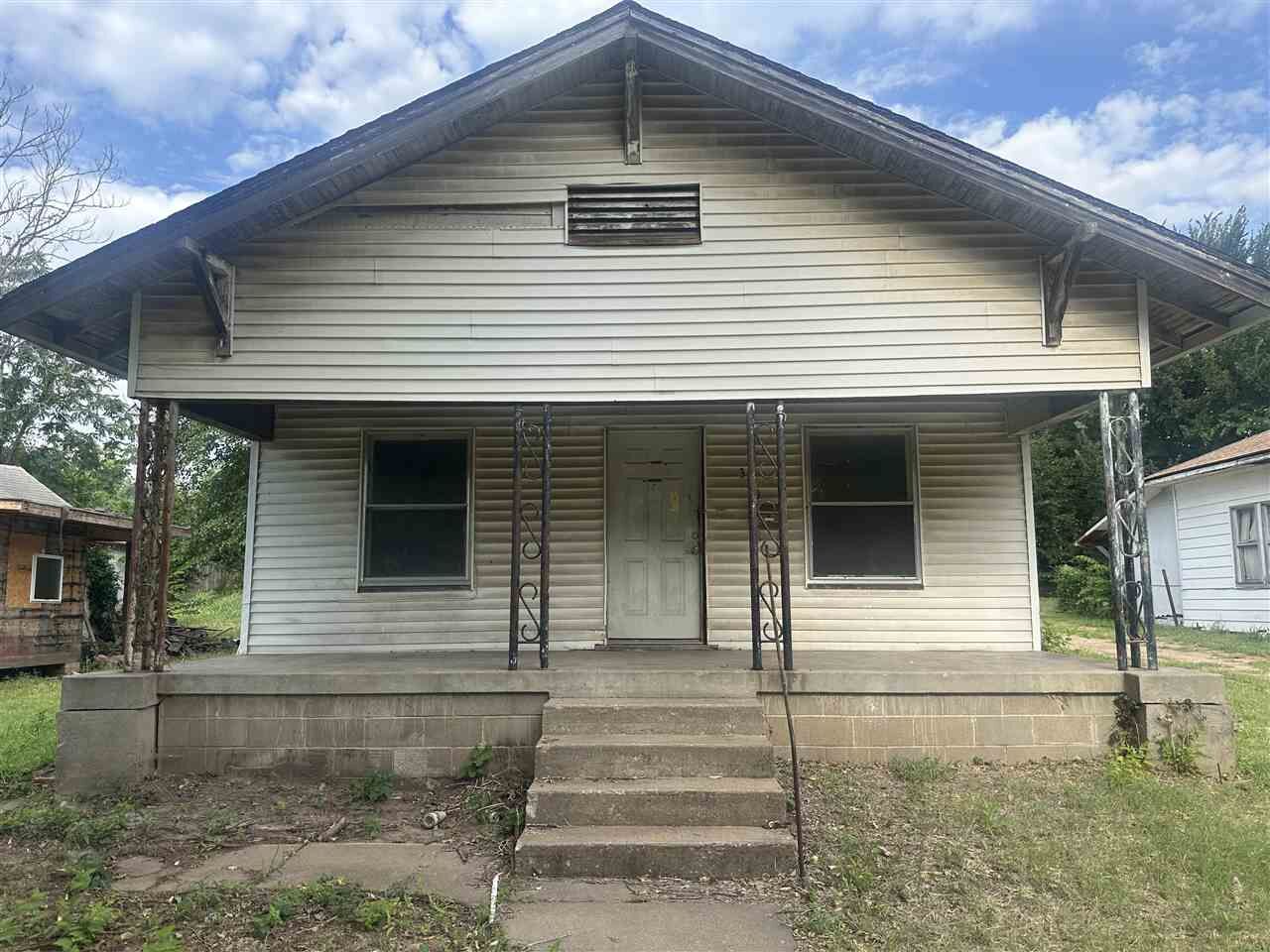 Property Photo:  310 S 9th  OK 74601 